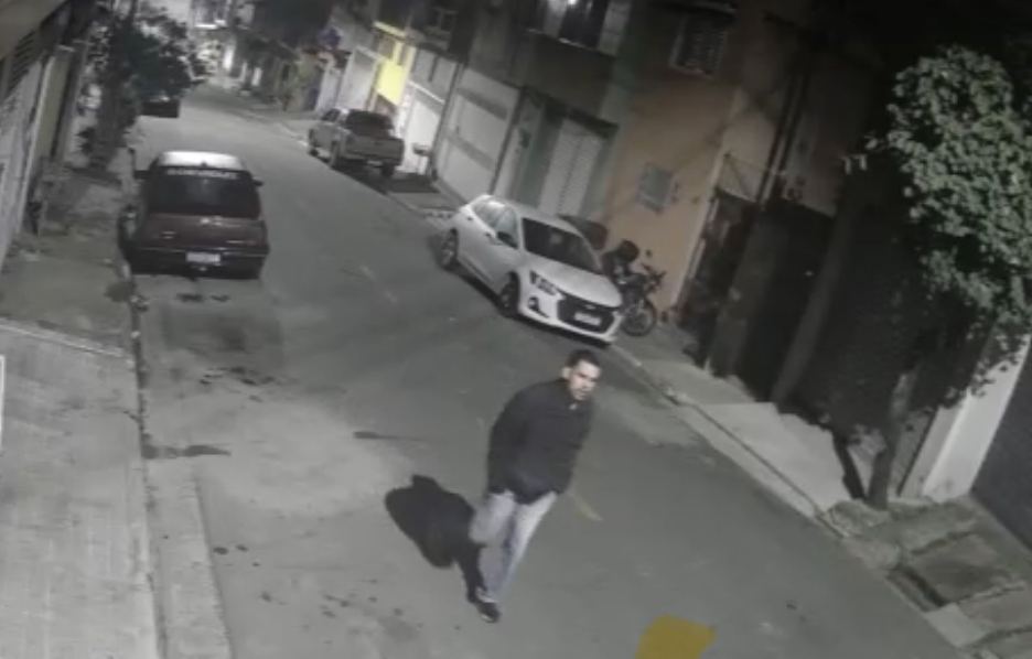 Foto da reportagem Criminoso invade residência em plena madrugada no Parque Pinheiros, em Taboão da Serra